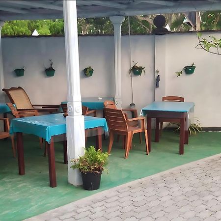 Traveller'S Hostel Hikkaduwa Exterior foto
